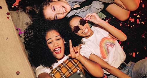 3 girls taking a selfie